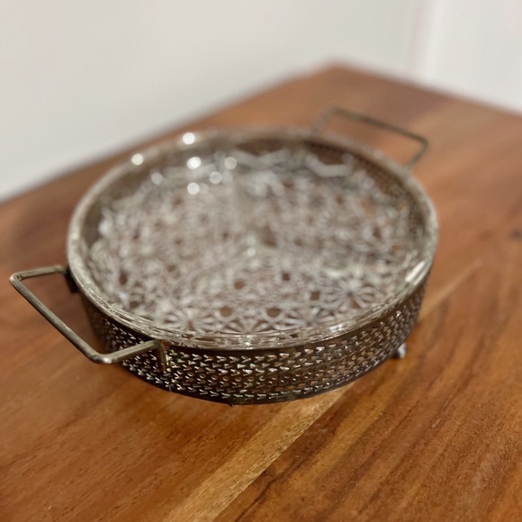 Daisy & Buttons Vintage Mid Century Glass Serving Trivet Dish - Picture 3 of 7